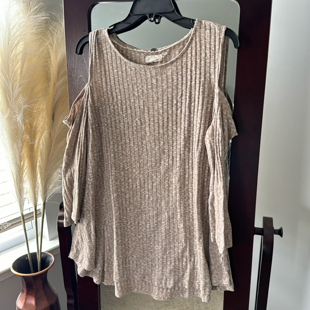 Cold Shoulder Tunic (L)